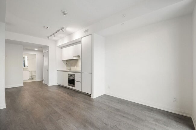 Photo - 4015 The Exchange