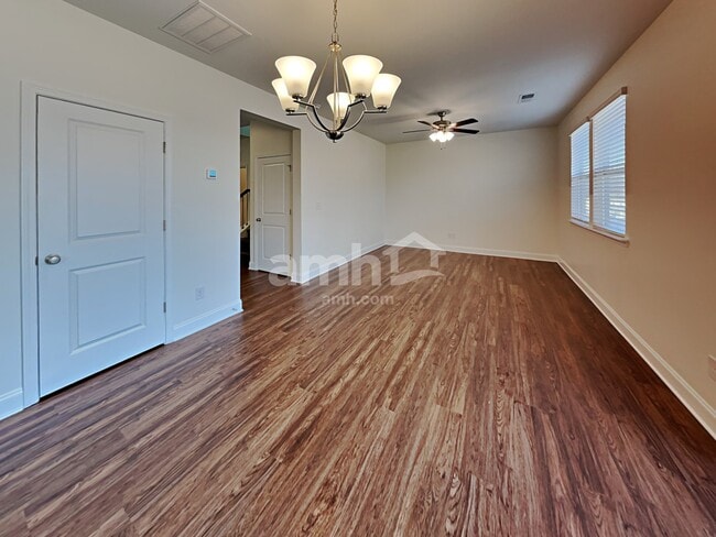 Photo - 156 Larragan Dr