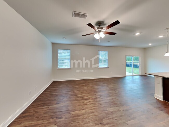 Photo - 893 Headland Wy
