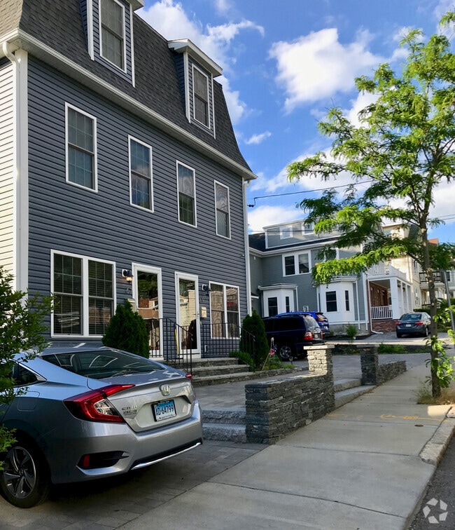 Building Photo - 67 Clarendon Ave Rental