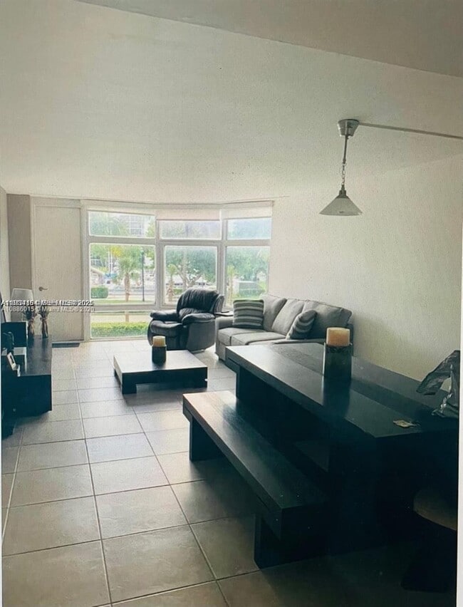 Photo - 3375 N Country Club Dr Unidad 102