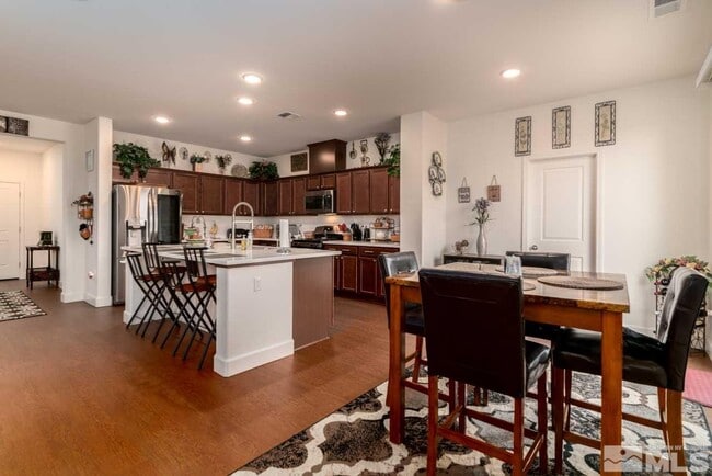 Photo - 9341 Pond St