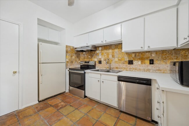 Building Photo - 2100 Tanglewilde St Unit True