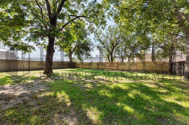 Photo - 221 N Walnut St