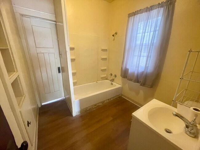Photo - 2 bed 1 bath House for rent!