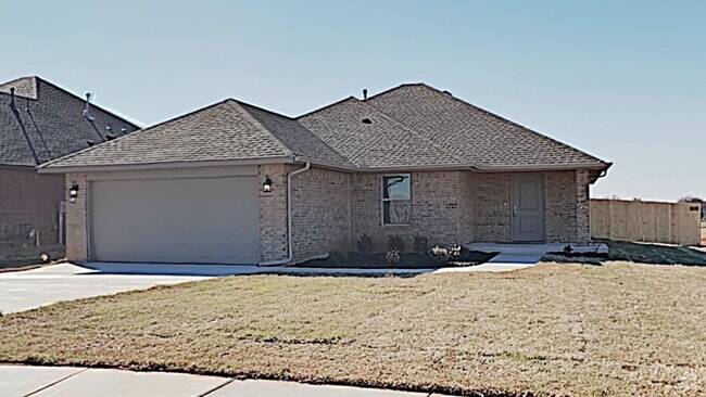 Building Photo - Spacious 4 Bedroom 2 Bath Home in Deer Cre...