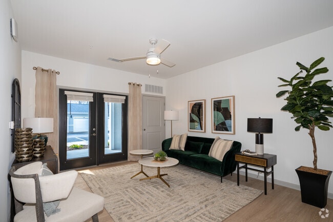 1BR, 1BA - 750 SF - The Caroline