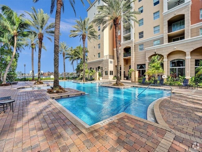 Building Photo - 17100 N Bay Rd Unit 1510 Rental