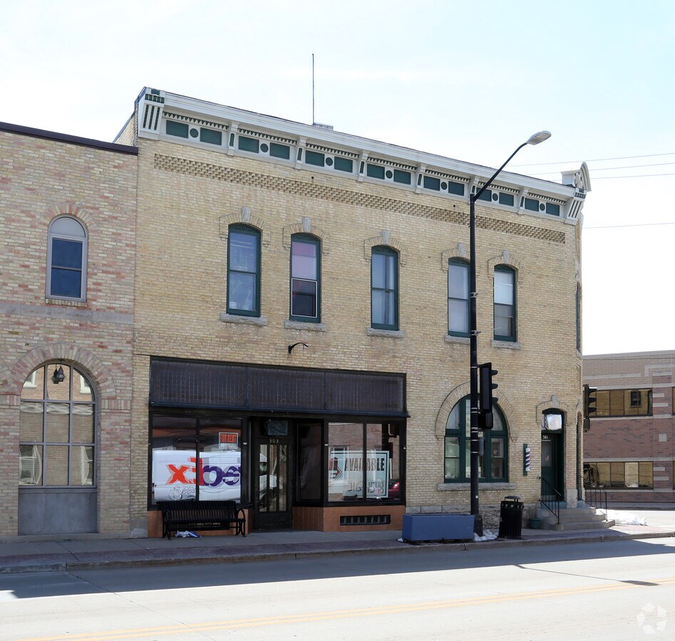 Photo - 301-303 N Commercial St