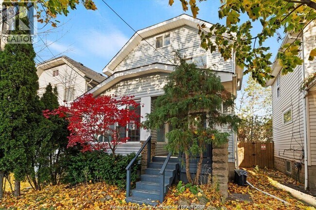 Photo - 1374 Pelissier St