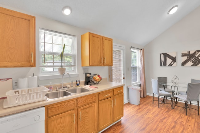 1216 Eagle Ridge Dr