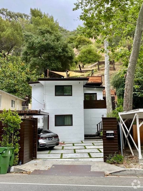 Building Photo - 1216 N Beverly Glen Blvd Rental