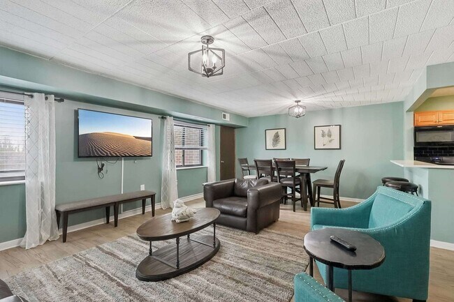Pittsburgh Community Room - Bryn Mawr Apartments
