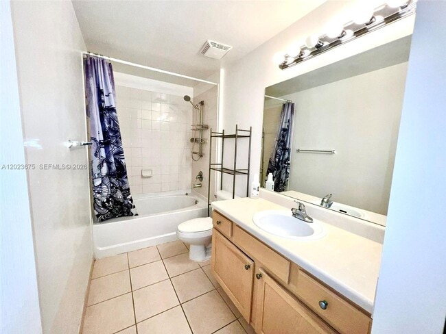 Photo - 6001 SW 70th St Unidad 454