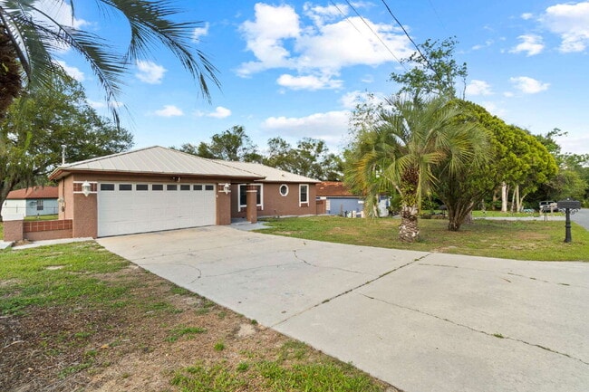 Photo - Comfort, Space & Convenience on a Peaceful Corner Lot in the Shores