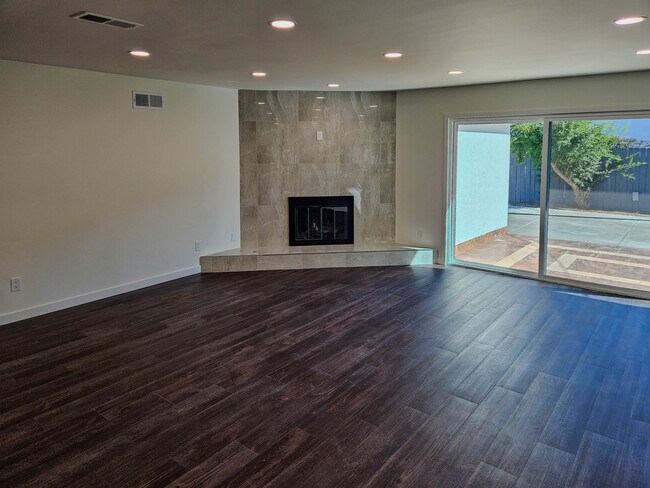 Photo - 12948 Lull St