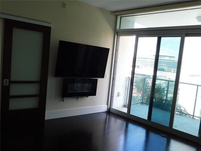 Photo - 111 N 12th St Unidad 1610 Rental