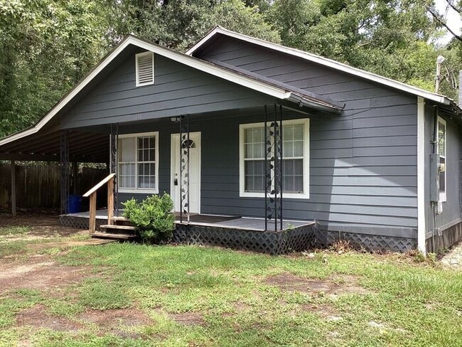 Building Photo - 3bedrooms Single Family House Availabe Now...