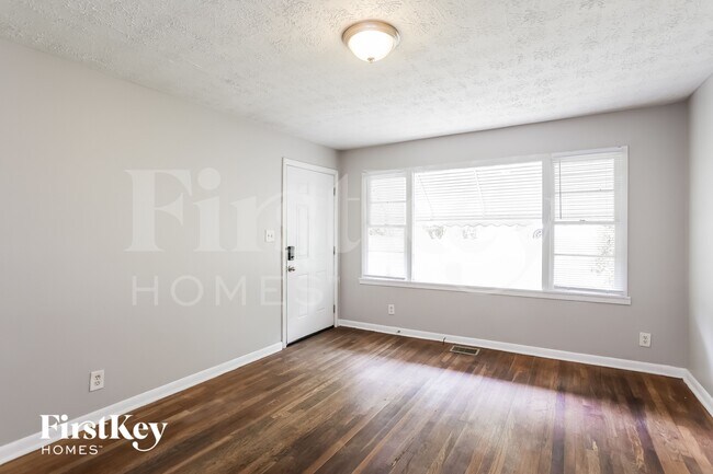 Photo - 727 Alfred Rd NW