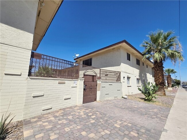 Building Photo - 1904 Rexford Dr Unit 1 Rental