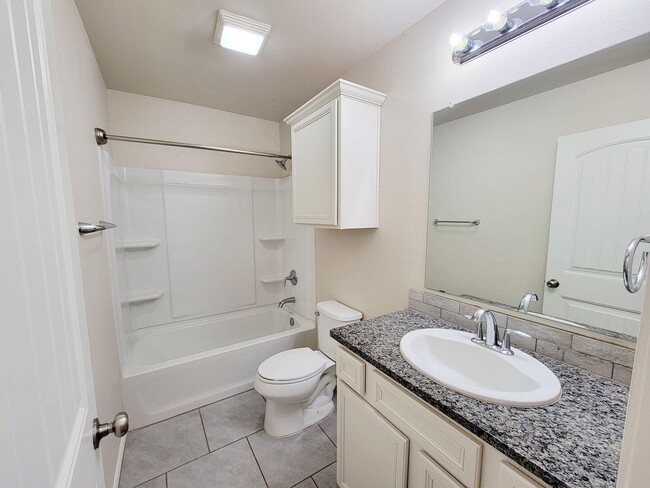 Photo - 13803 Avenue W