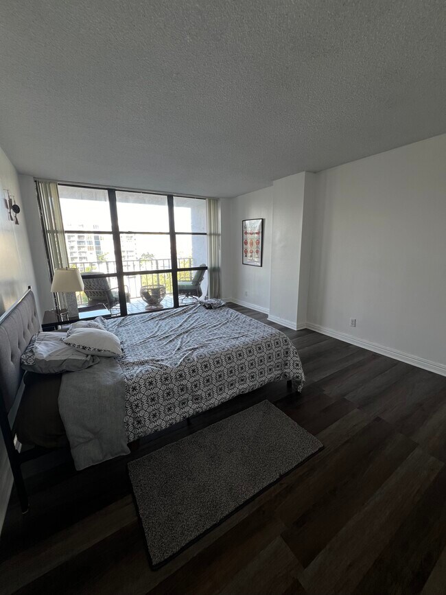 Bedroom - 1000 Parkview Dr Unit Parkview Drive