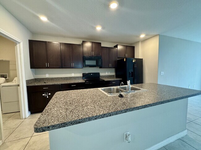 Photo - 4305 Romano Busciglio St