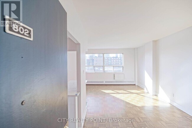 Photo - 490 Eglinton Ave E Unité 802