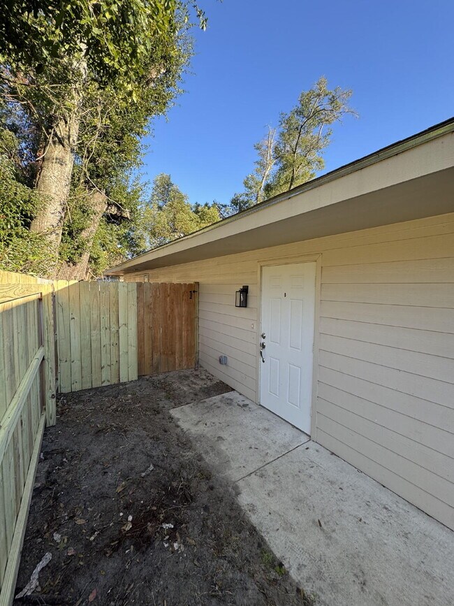 Photo - 148 Claire Ave Unit B