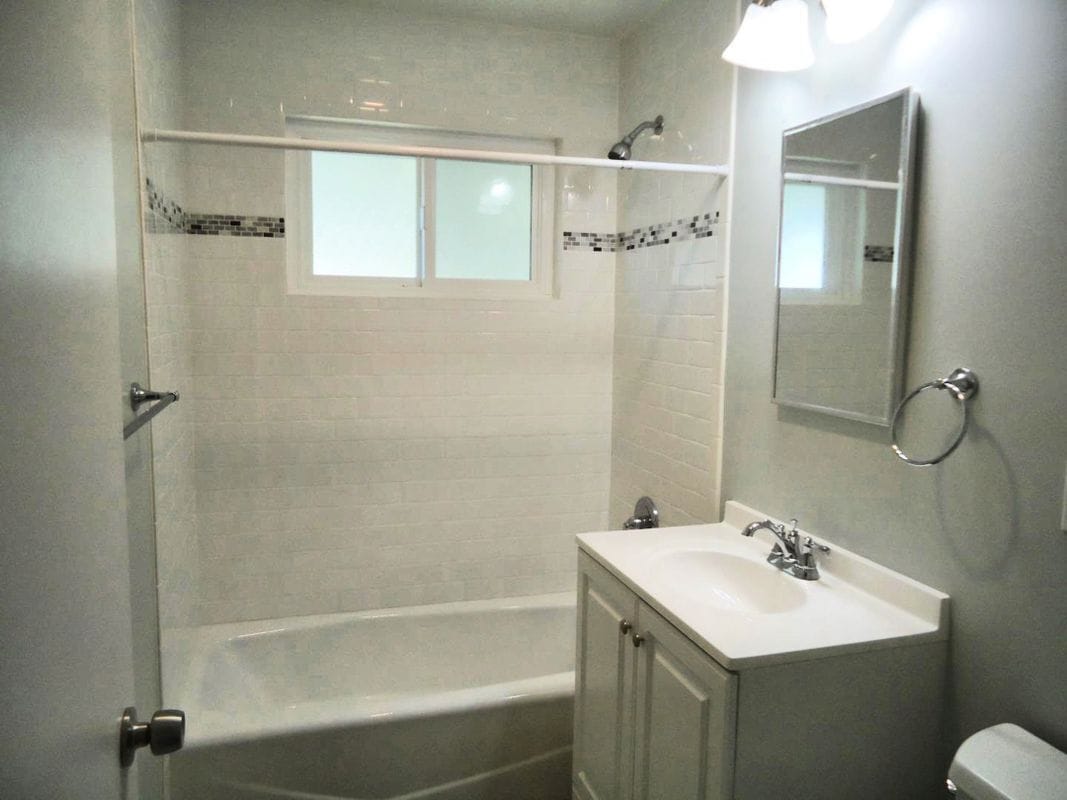 Photo - 628 Grove St
