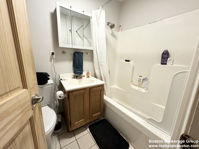 Photo - 738 Parker St Apartments Unit 2