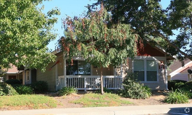 Photo - Comfrey Senior