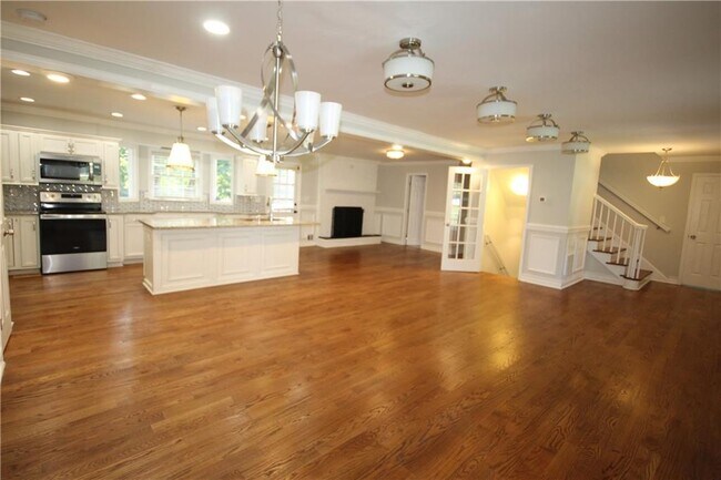 Photo - 3212 Topaz Ln SW