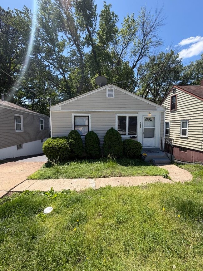 Building Photo - 122 Elkan Ave