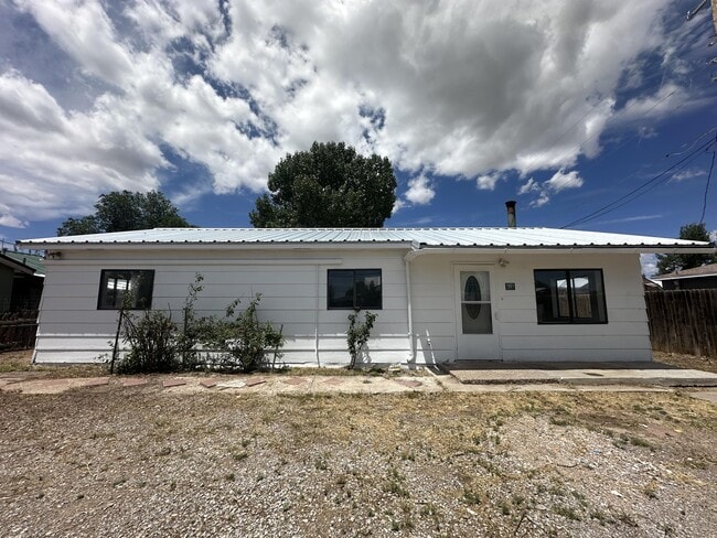 Building Photo - 1601 8th St Rental