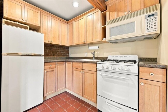 373 Webster Ave Unit 1
