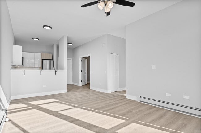 Photo - 1625 W Howard St Unit 312