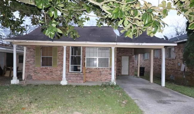 Photo - 3 bedrooms 1 bath $1100 per month  Section...