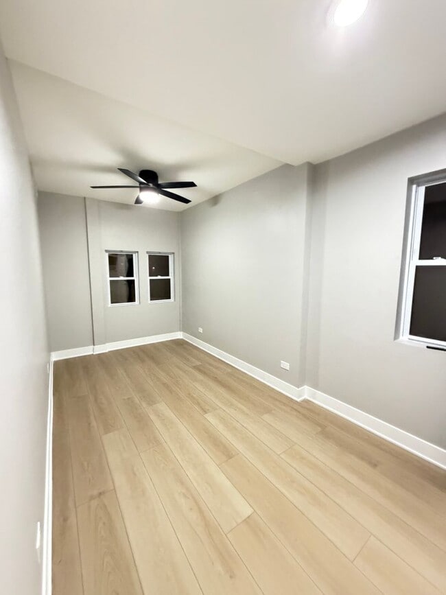 Photo - 6350 S St Lawrence Ave Unit 1