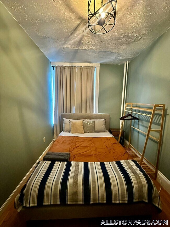 7 Linden St Unit 1