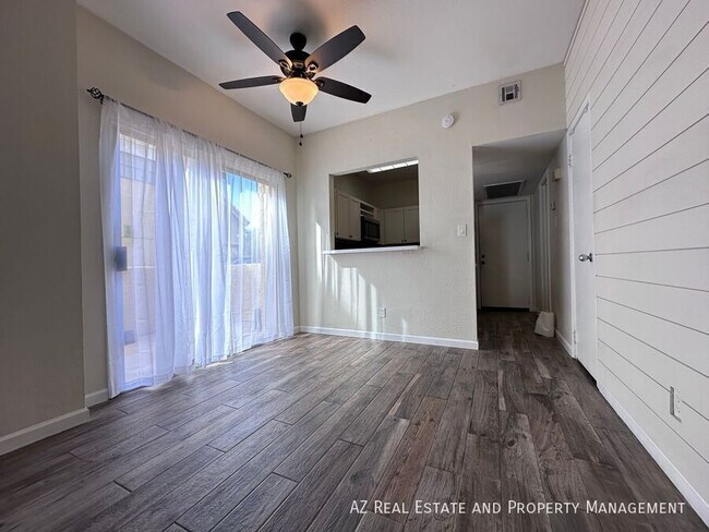 Photo - 1126 W Elliot Rd