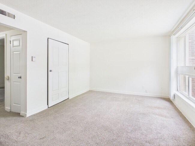 Photo - Forest Square Apartments