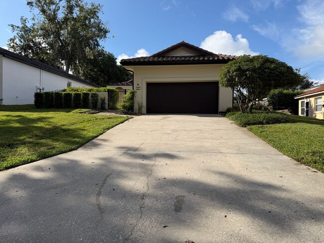 6 Forest Ln