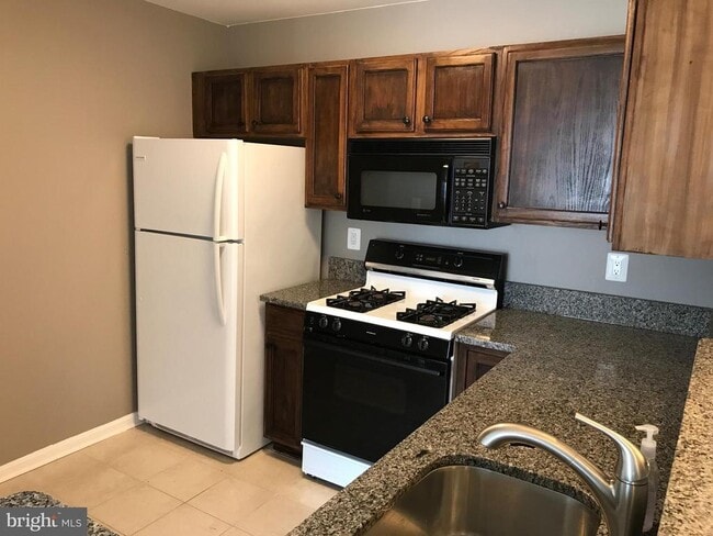 Photo - 13304 Kilmarnock Way Unit 4-C