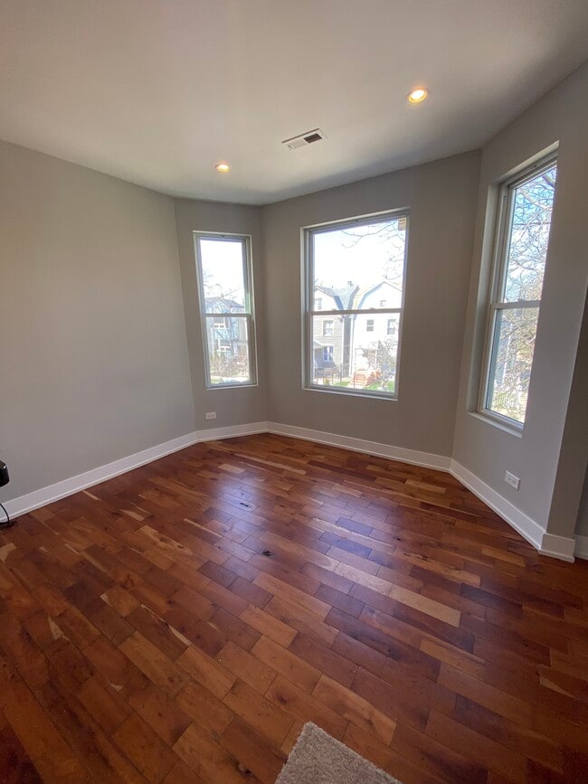 Photo - 3633 W Palmer St Unidad 2