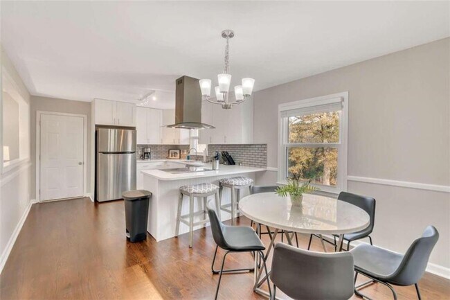 Photo - 2051 Harwinor Rd SE