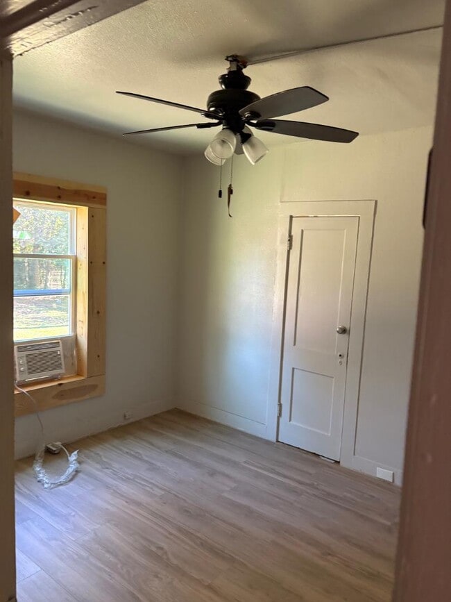 Photo - 406 S Fredonia St