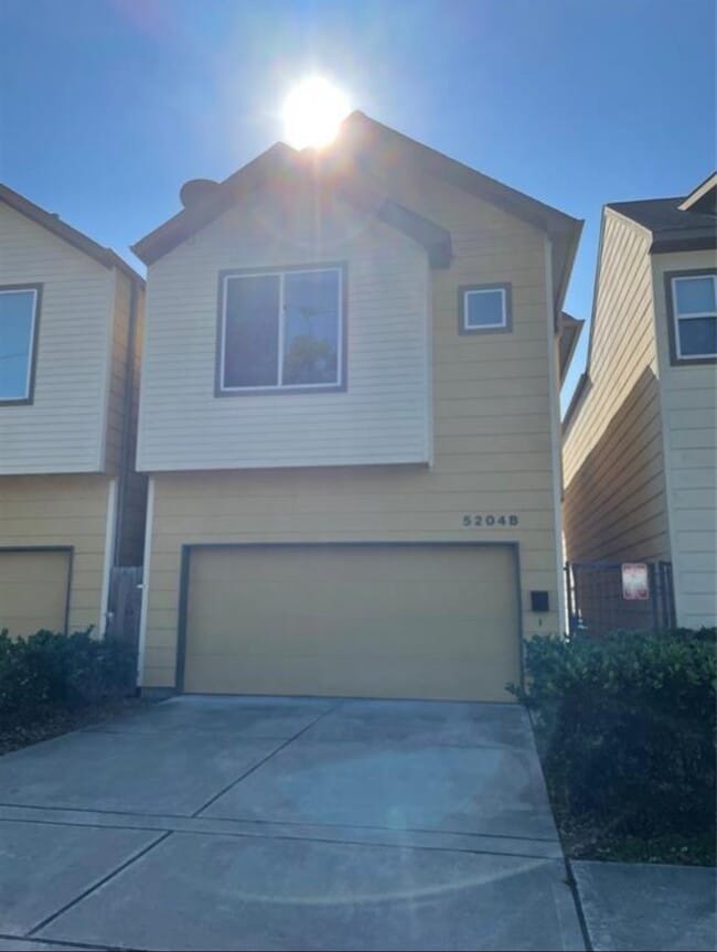 Building Photo - 5204 Hershe St