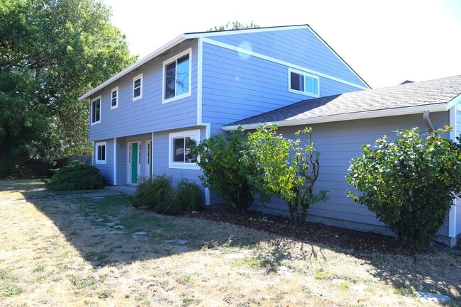 Photo - Fresh 3 bed/1.5 bath duplex