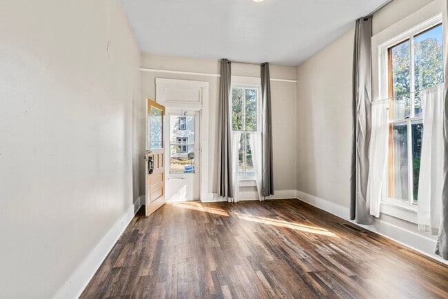 Photo - Charming 1 Bedroom near Noblesville High School and Downtown.